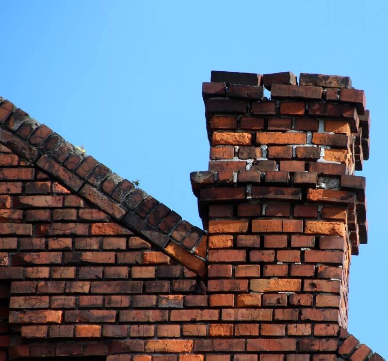 Damaged chimney on an Woodlawn home showing cracks and missing mortar